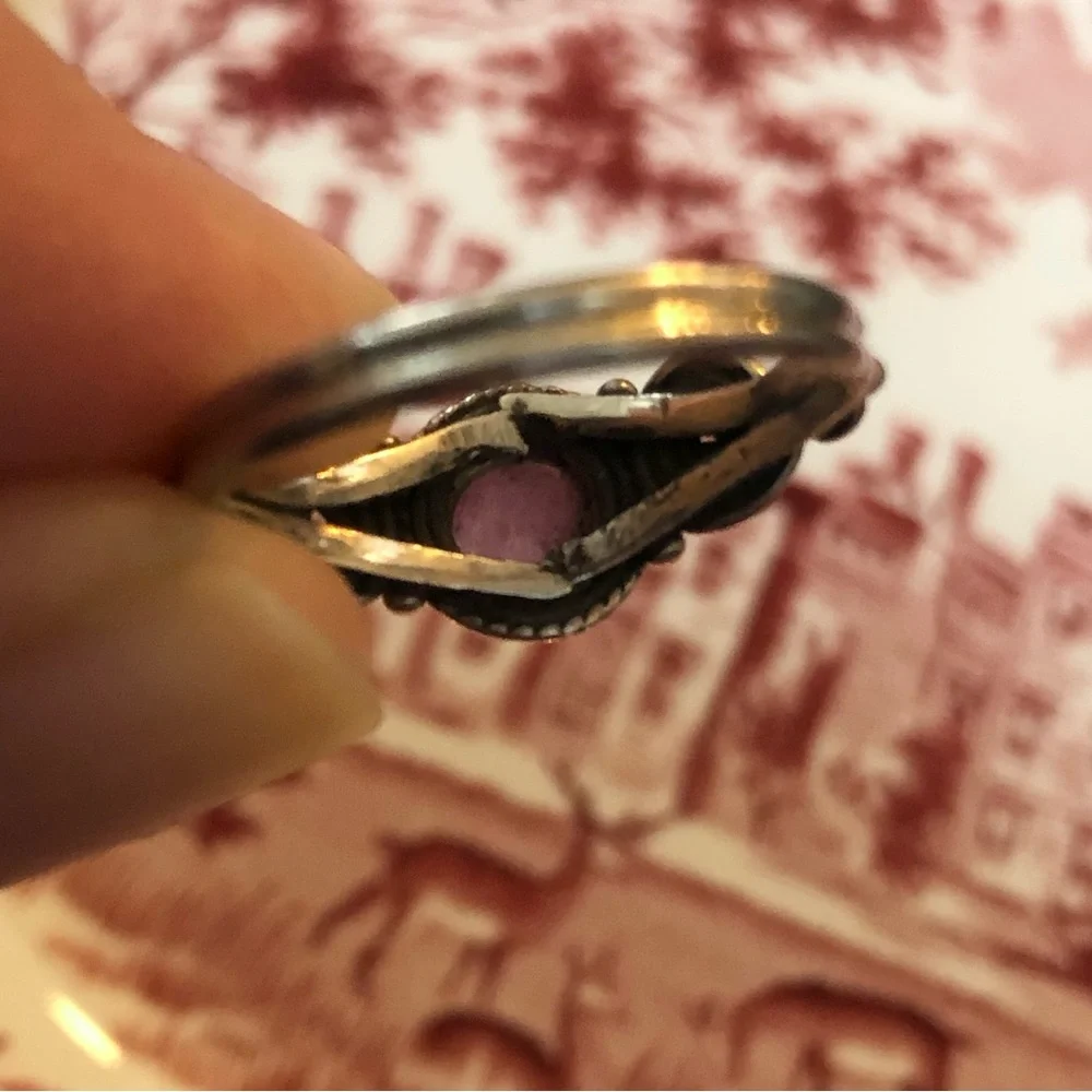 Vintage silver metal boho ring w/ purple stone cabochon amethyst? sz 6